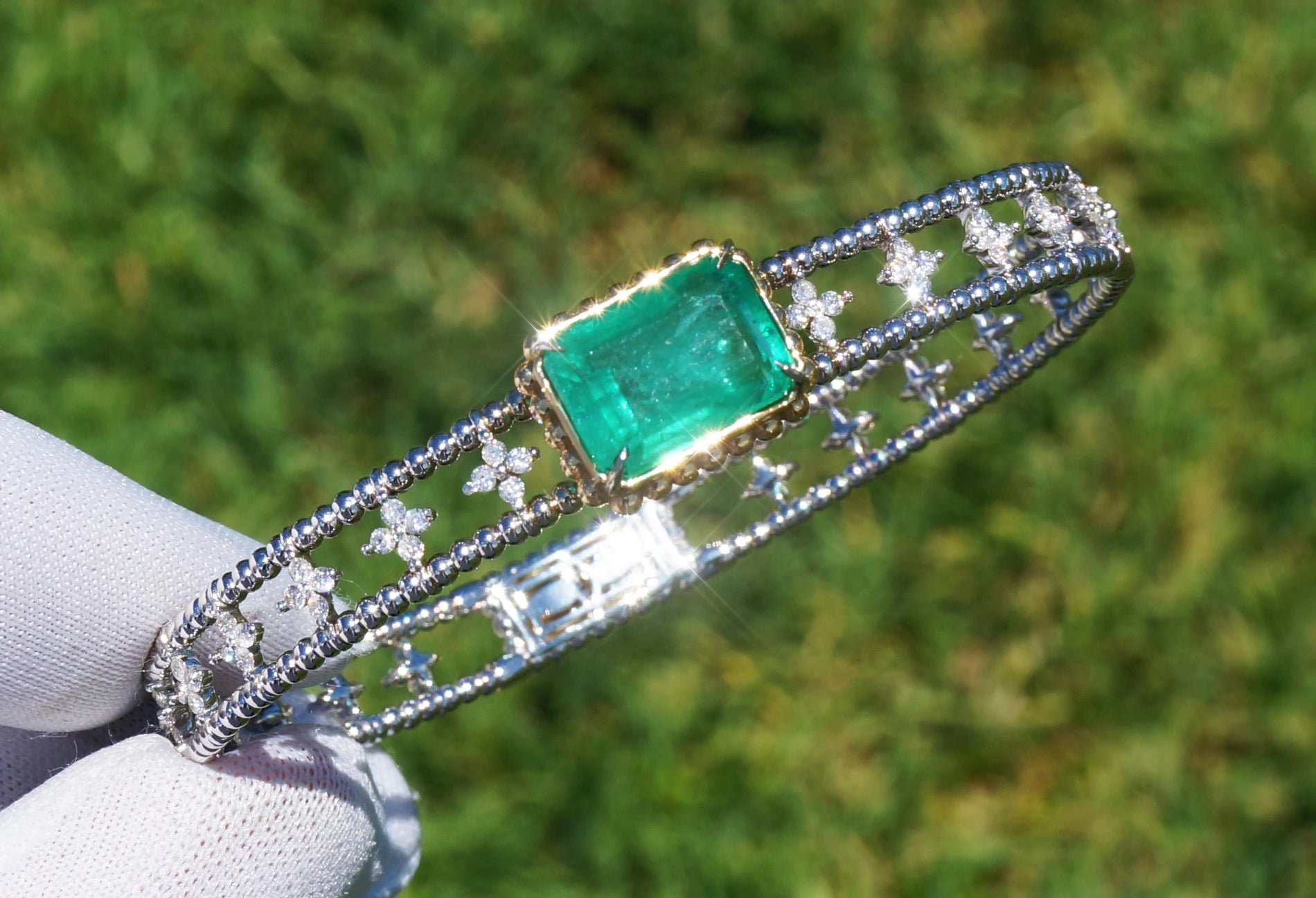 Very Rare Indian Influenced Cabochon Emerald Bangle Bracelet by Cartier,  Paris For Sale at 1stDibs | cartier bracelet indian gold, emerald bangles  indian, cartier bangle
